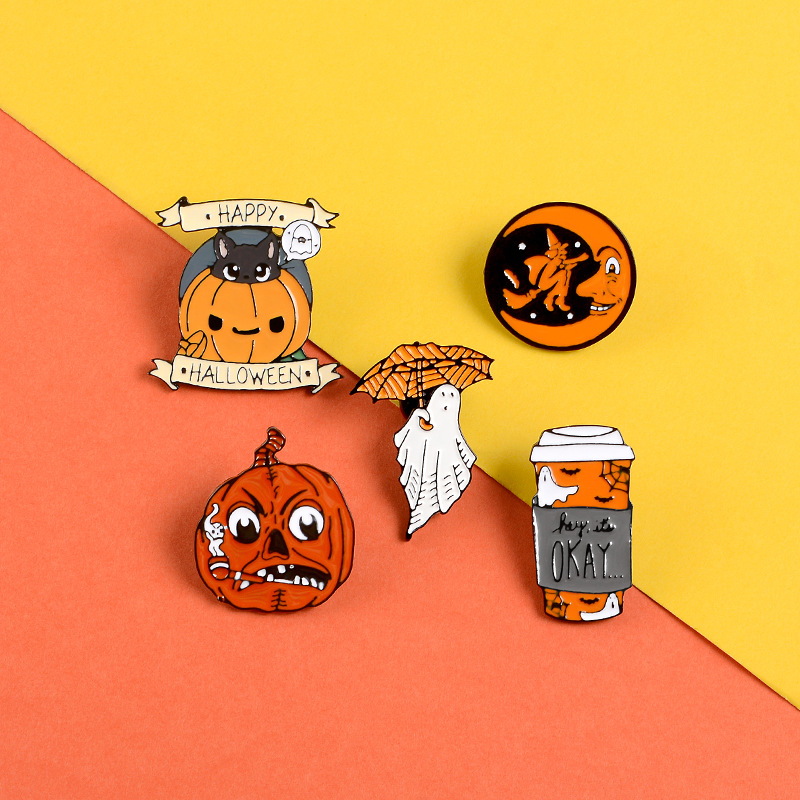 Happy Halloween Enamel Pin Tri - Women Bags Jeans recension och pris