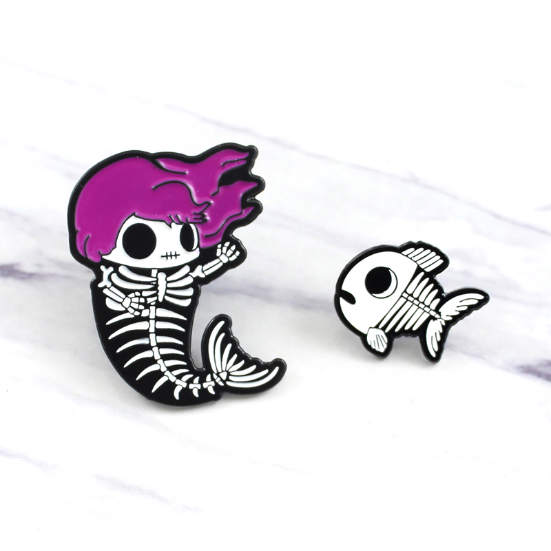Happy Halloween Enamel Pin Tri - Women Bags Jeans recension och pris